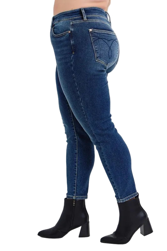 8fc8b77d-3b9e-4598-939c-6ee38dceac41-Max