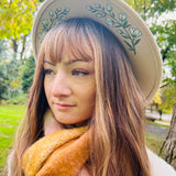 Fox & Fable - Vegan Felt Wide Brim Hat - Cream - White Floral