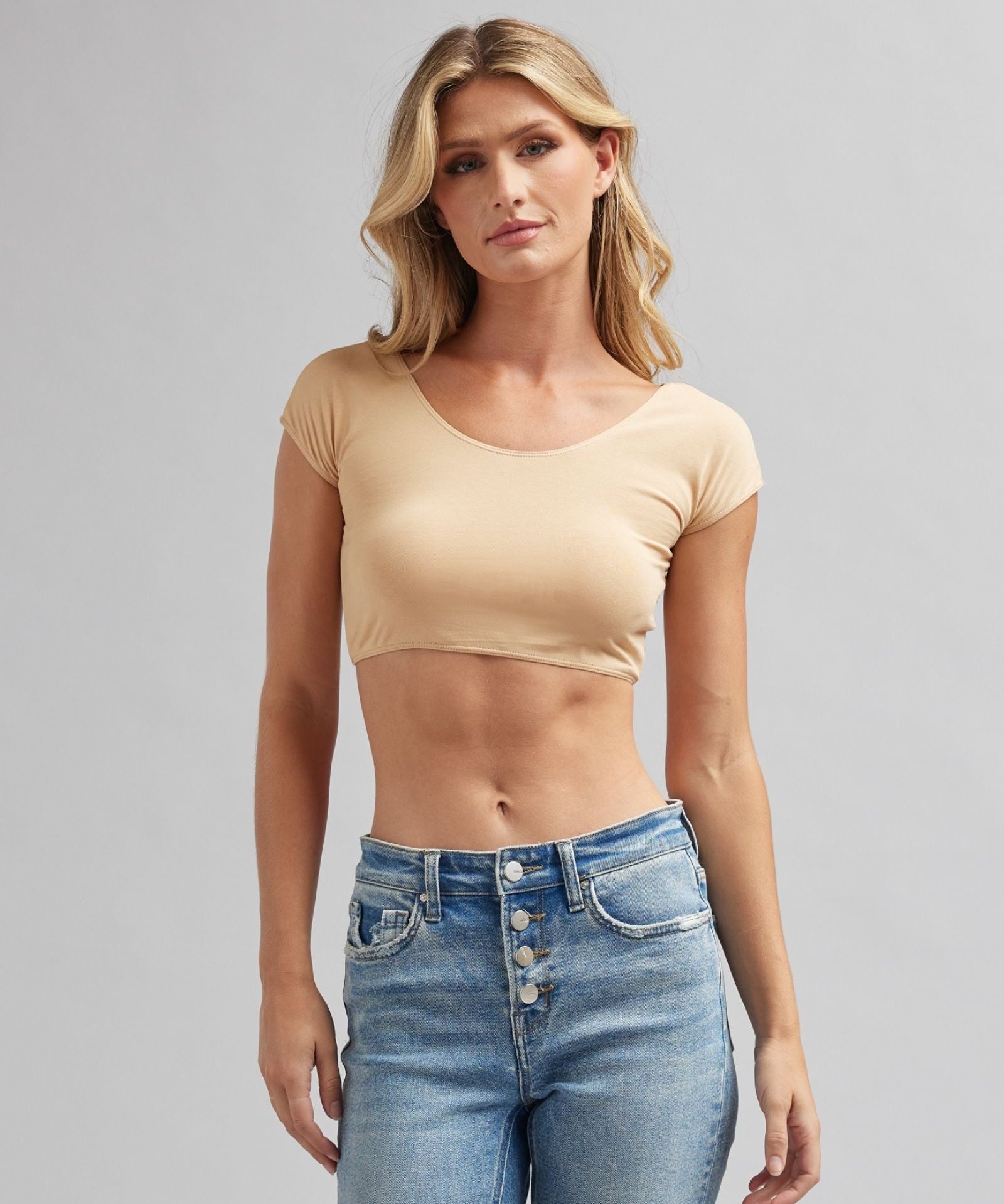 Demi Tee