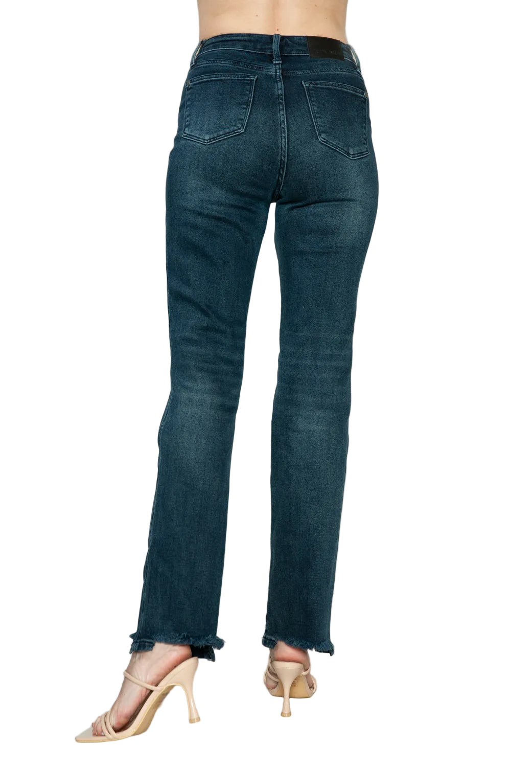 a4fb5b9b-5a82-47cf-b1d1-9e6f51eb5497-Max