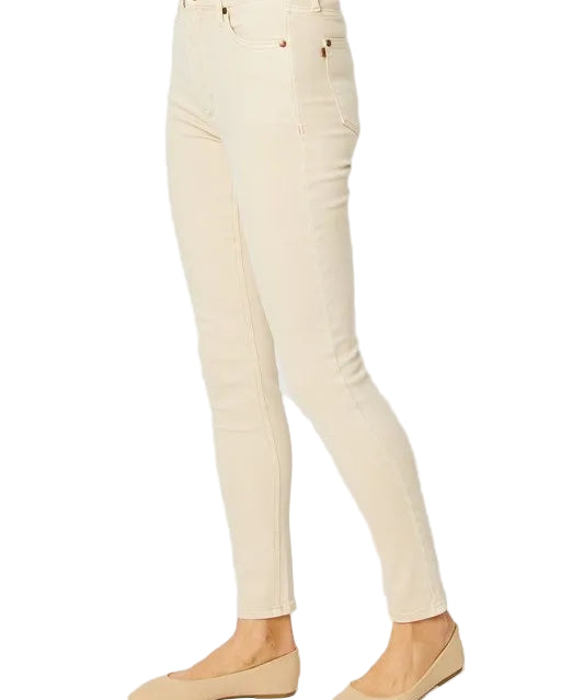 ad36790f-77f8-41d0-87b8-e653e1c95683-Max