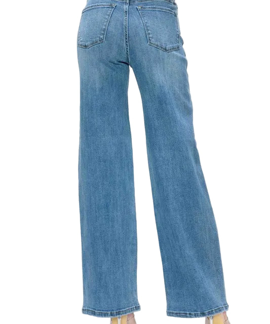 c872db11-eb80-465c-ac21-22968e8e2ad6-Max