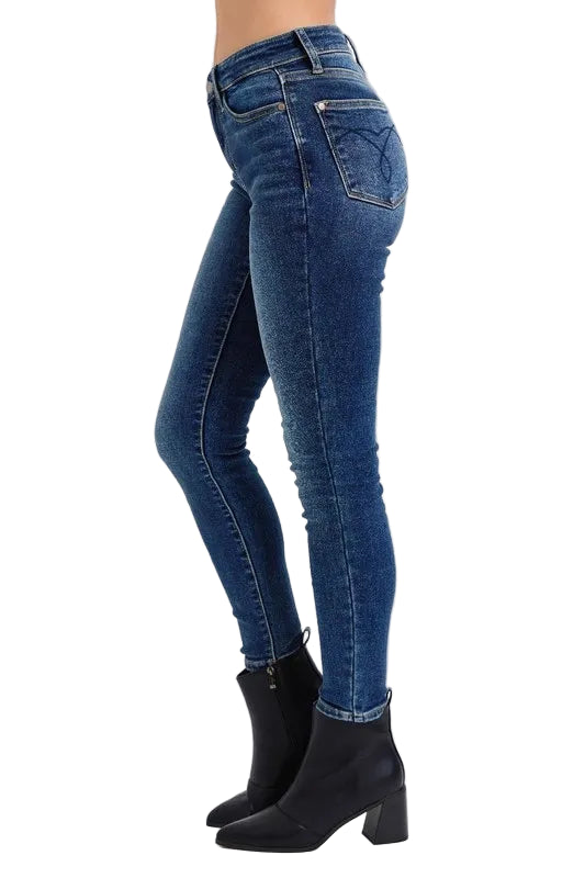 e44aebc5-dd98-45e4-bbea-6f0eb61d3da3-Max