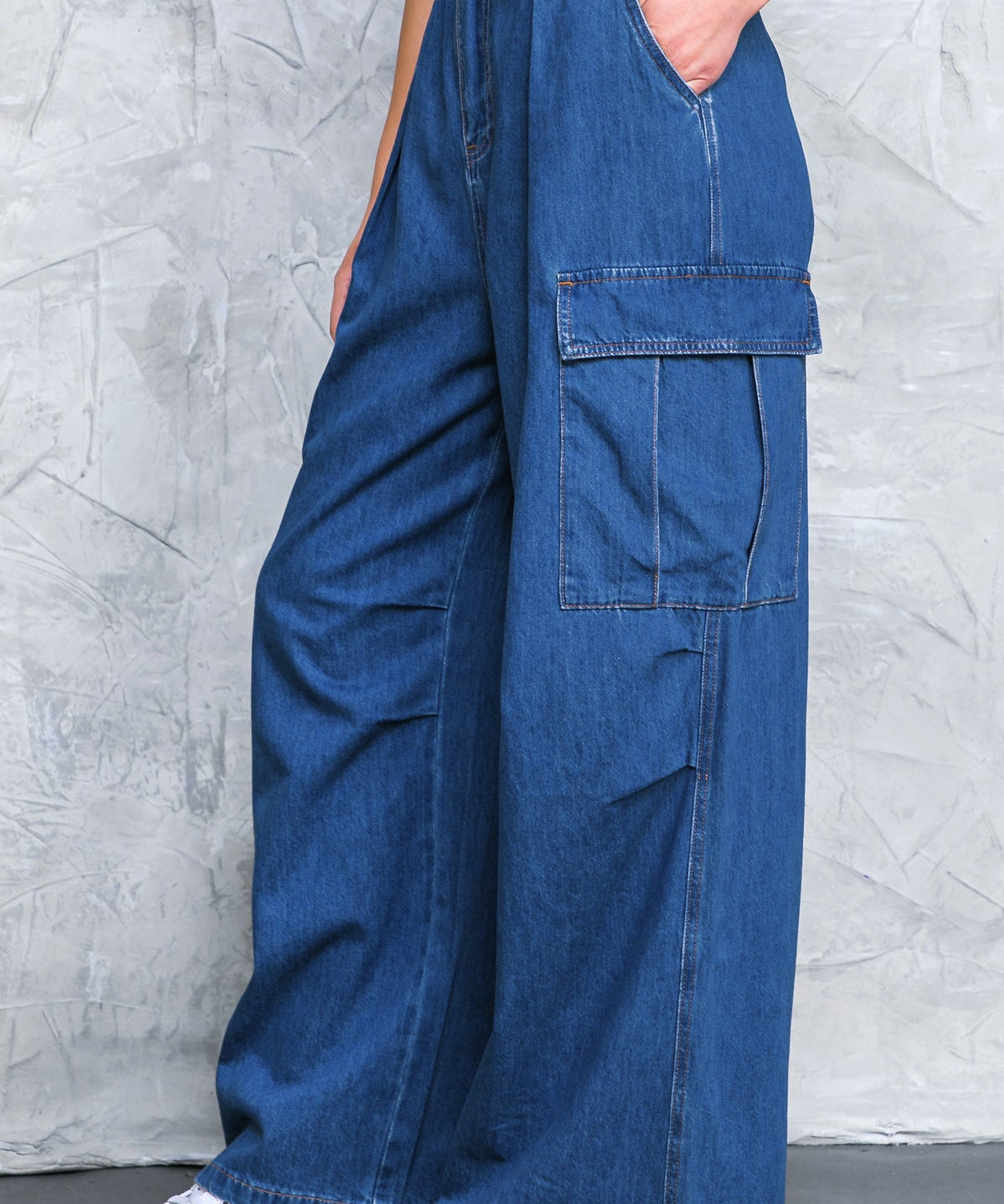 ALL THE BUZZ WASHED DENIM PANTS